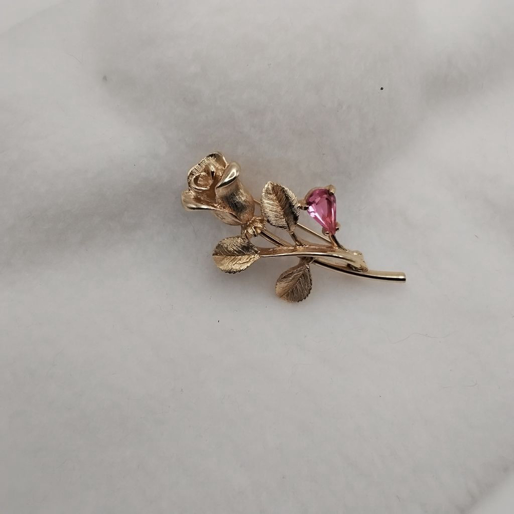 Vintage Avon Brooch | Goldtone Rose Pin with Pink Teardrop Stone - Picture 5 of 5